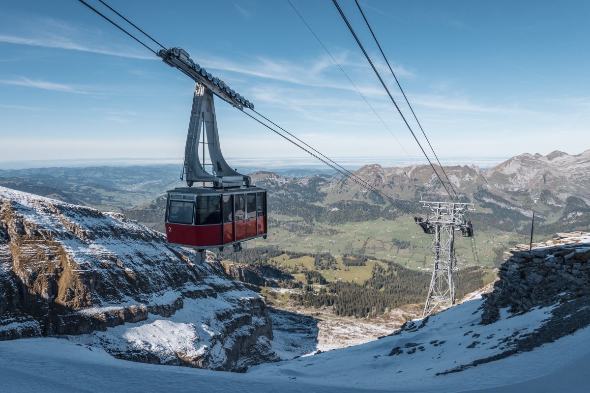 Seilbahn mit Blick aufs Obertoggenburg