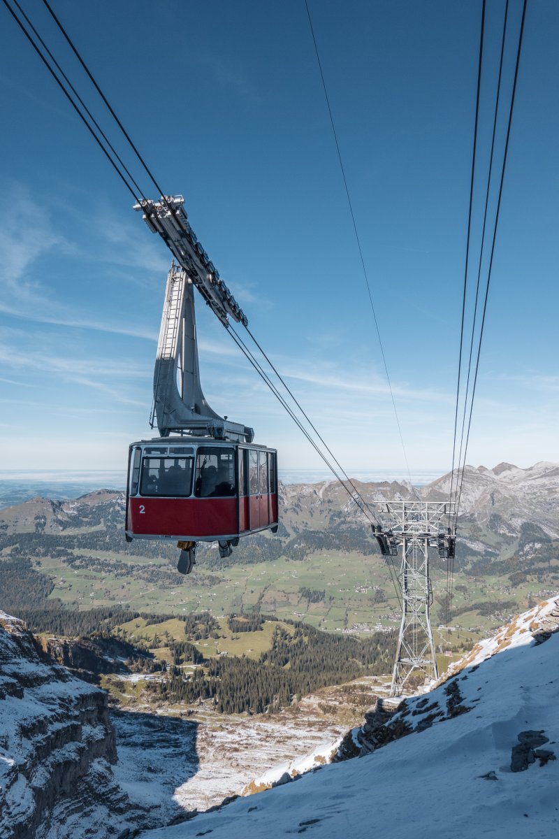 Seilbahn mit Blick aufs Obertoggenburg