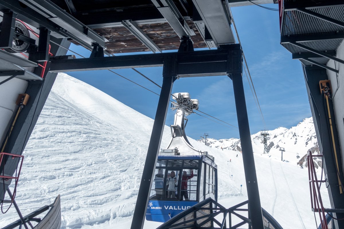 Talstation der Luftseilbahn Galzig-Vallugagrat, März 2019