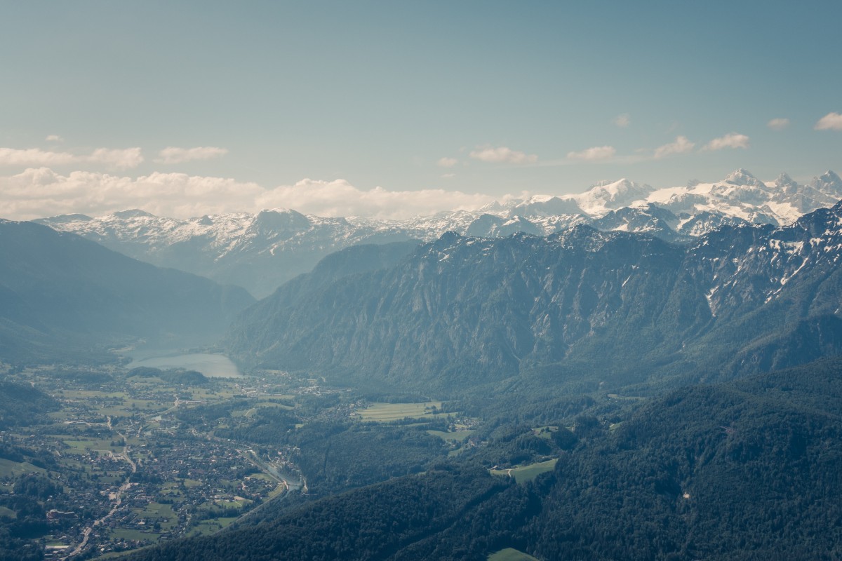 Hallstätter See mit Dachsteinmassiv, Juni 2019
