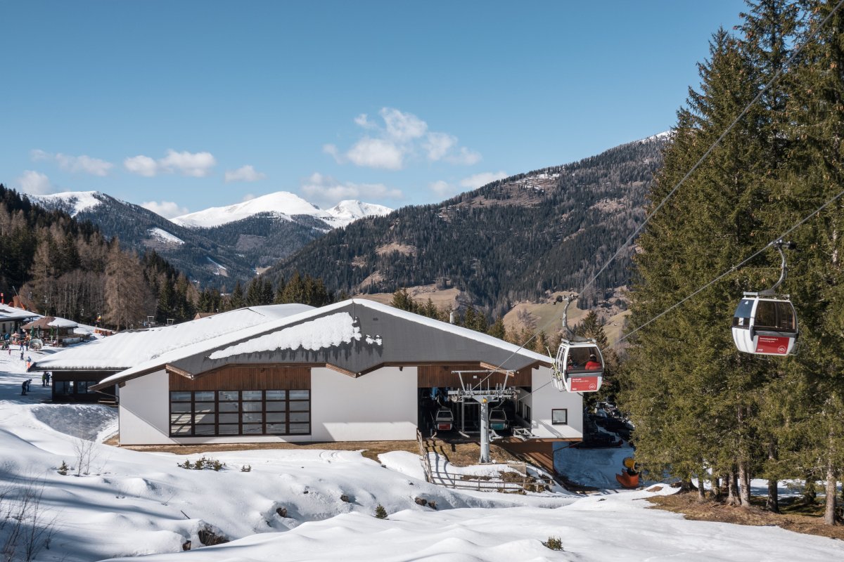 Talstation der Kabinenbahn Waldtratte-Kaiserburg, März 2023