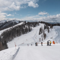 Abfahrt an der Kabinenbahn St. Oswald-Brunnach, März 2023