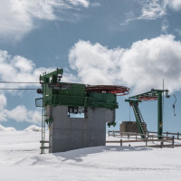 Bergstation des Schlepplifts Priedröf, März 2023