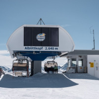 Bergstation der Sesselbahn Alblittkopf, März 2025