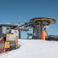 Bergstation der Sesselbahn Königswiese, März 2023