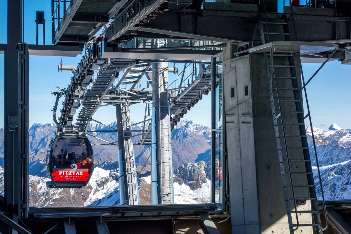 Bergstation der Kabinenbahn Pitztalgletscher-Hinterer Brunnenkogel, Oktober 2016