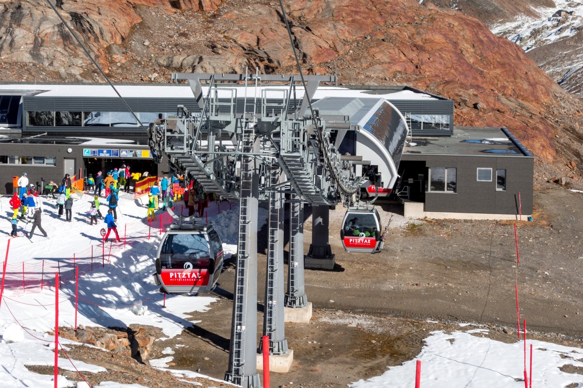 Talstation der Kabinenbahn Mittelbergferner, Oktober 2016