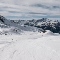 Abfahrt an der Kabinenbahn Versing, März 2025