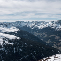 Blick auf das Paznauntal und das Skigebiet Kappl, März 2025