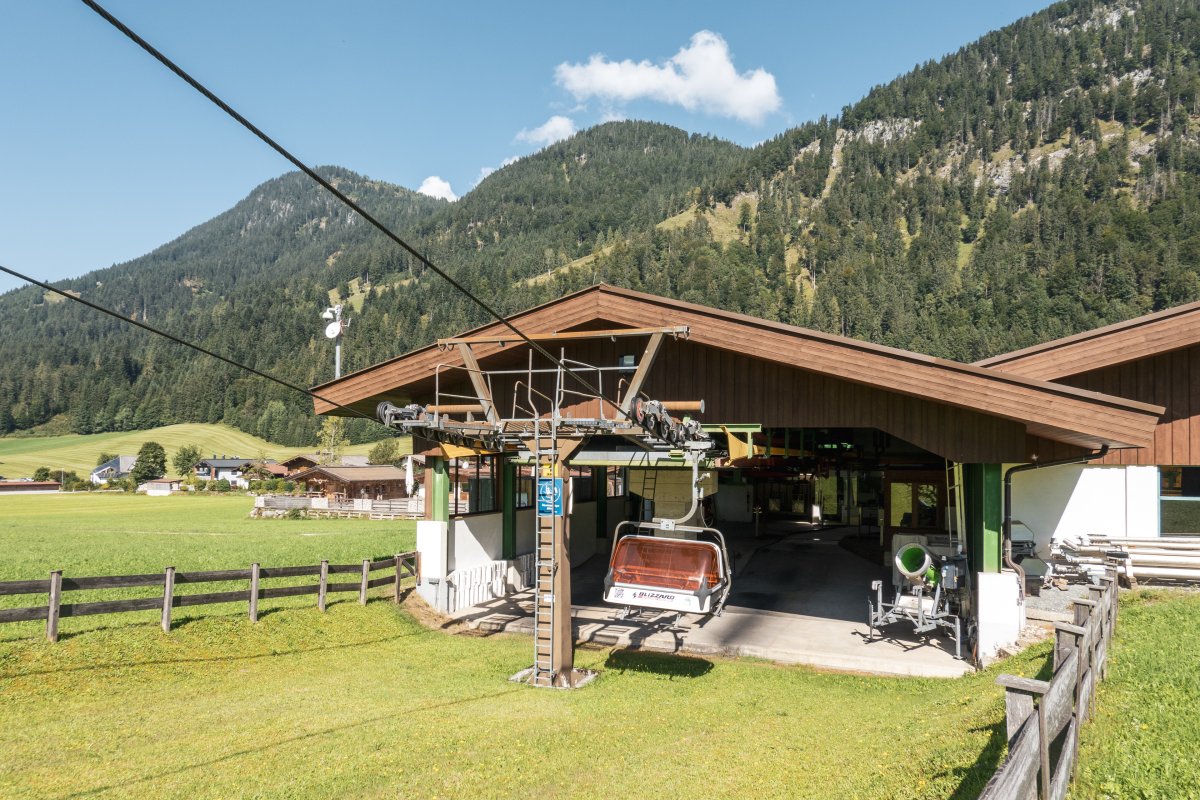 Talstation der Sesselbahn St. Jakob-Buchensteinwand, September 2023