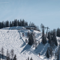 Bergstation der Sesselbahn Sonntagskogel 1, März 2023