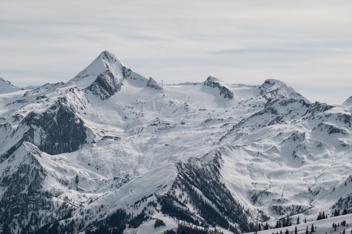 Kitzsteinhorn mit Gletscherskigebiet von der Schmittenhöhe gesehen