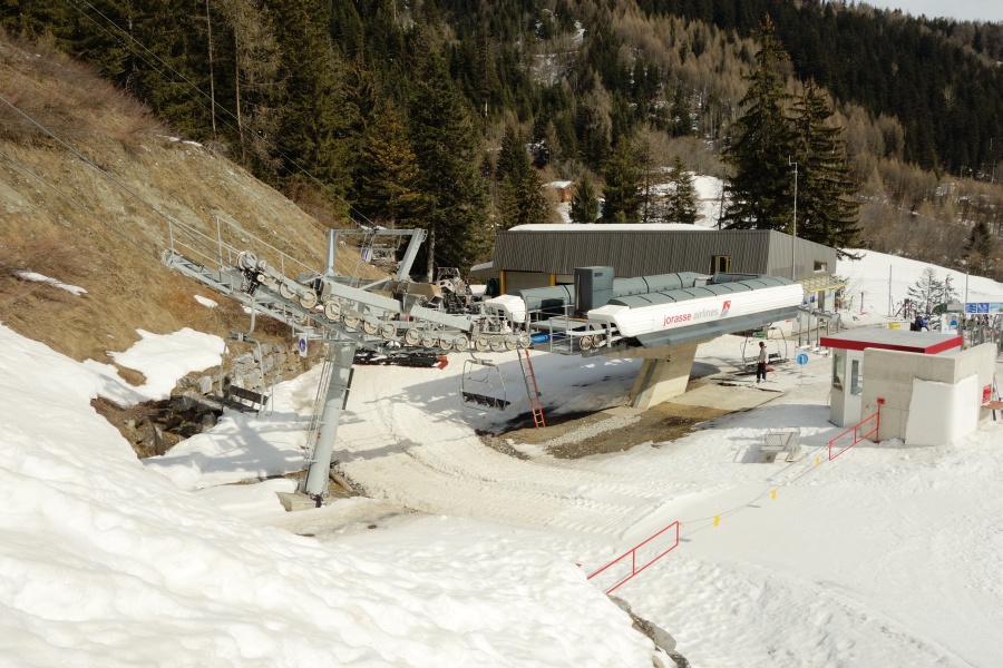 Talstation der Sesselbahn Ovronnaz-Jorasse, März 2014