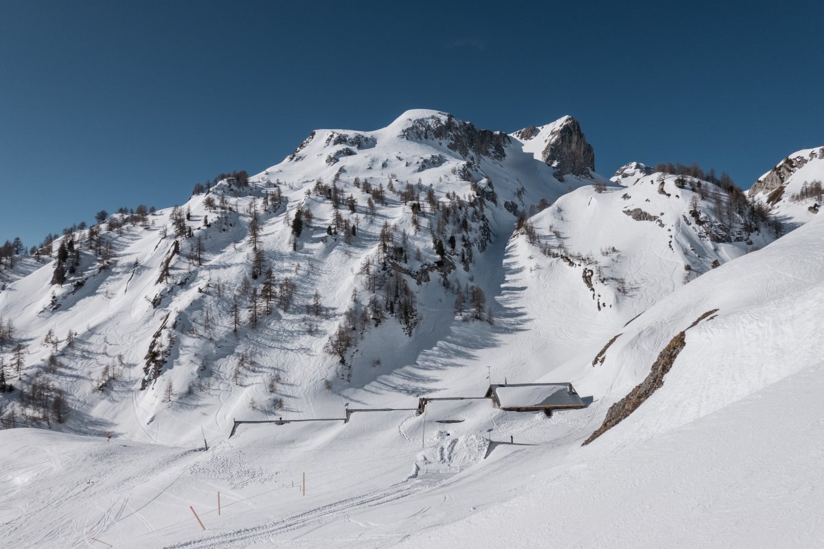 Verschneite Landschaft in Ovronnaz im Wallis