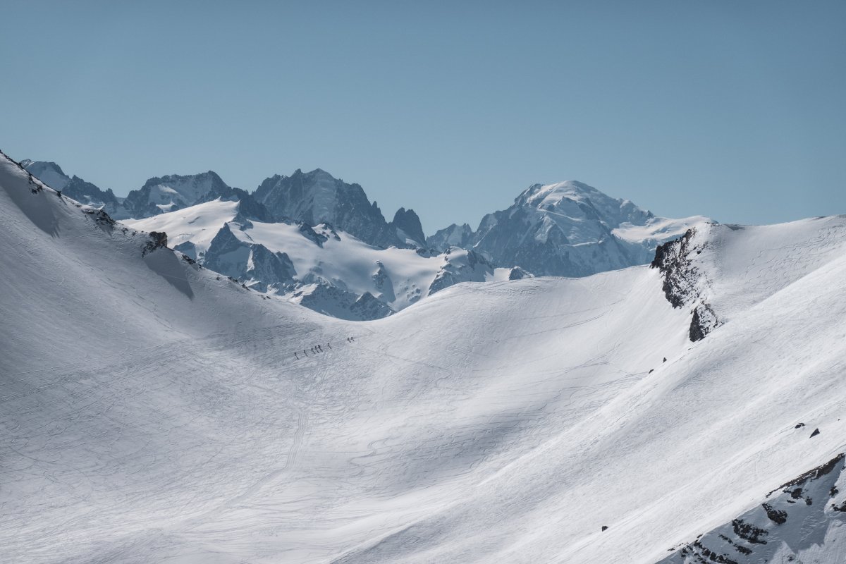 Skitourengänger am Col de Fenestral in Ovronnaz, März 2022