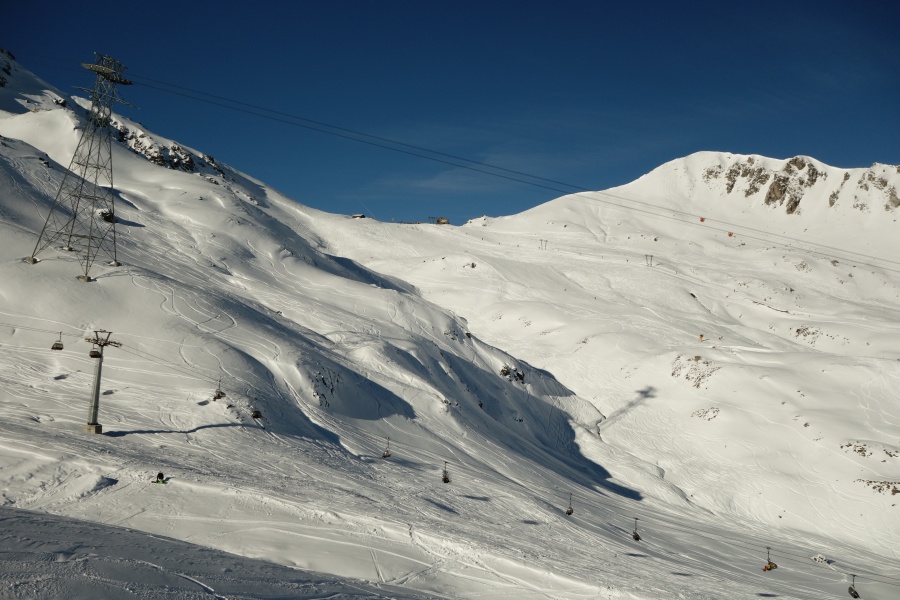 Luftseilbahn Parsennhütte-Weissfluhjoch und der Sesselbahn Totalp-Weissfluhjoch mit Blick zur Parsennfurka,  November 2013