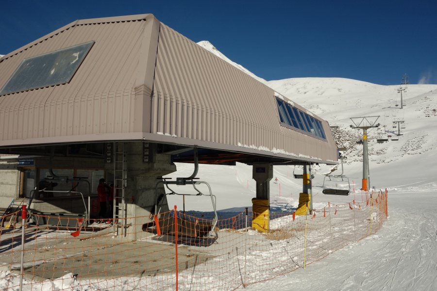 1995 stellte die Sesselbahn Gruobenalp-Gotschnagrat von Garaventa eine Neuerschliessung dar, faktisch wurde aber lediglich der Schlepplift Parsennmäder gedoppelt, November 2013
