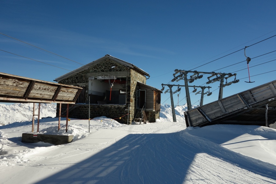 Bergstationen der Schlepplifte Parsennfurka und des Schlepplifts Kreuzweg, November 2013