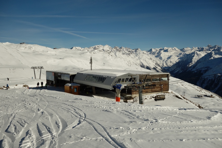 Talstation der Sesselbahn Totalp-Weissfluhjoch. Die Bahn ersetzte einen äusserst kurvenreichen Garaventa-Schlepplift, November 2013