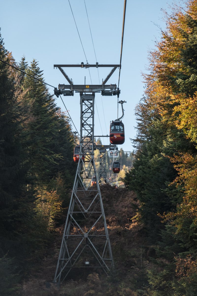 Kabinenbahn zur Krienseregg im Herbst