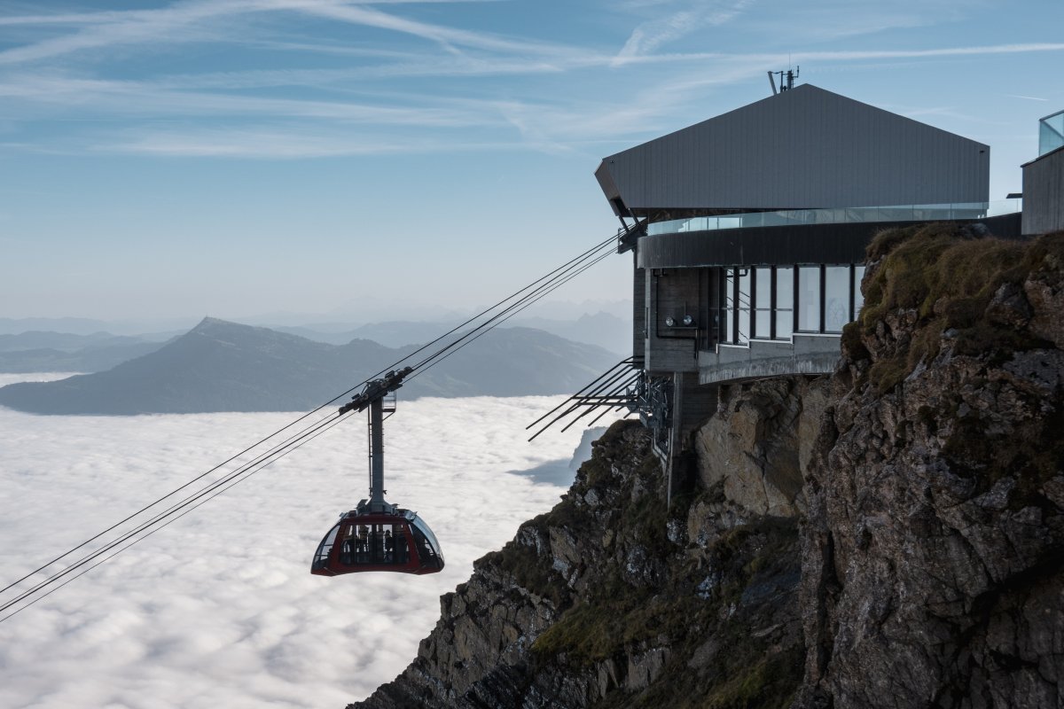 Seilbahn am Pilatus mit Nebelmeer