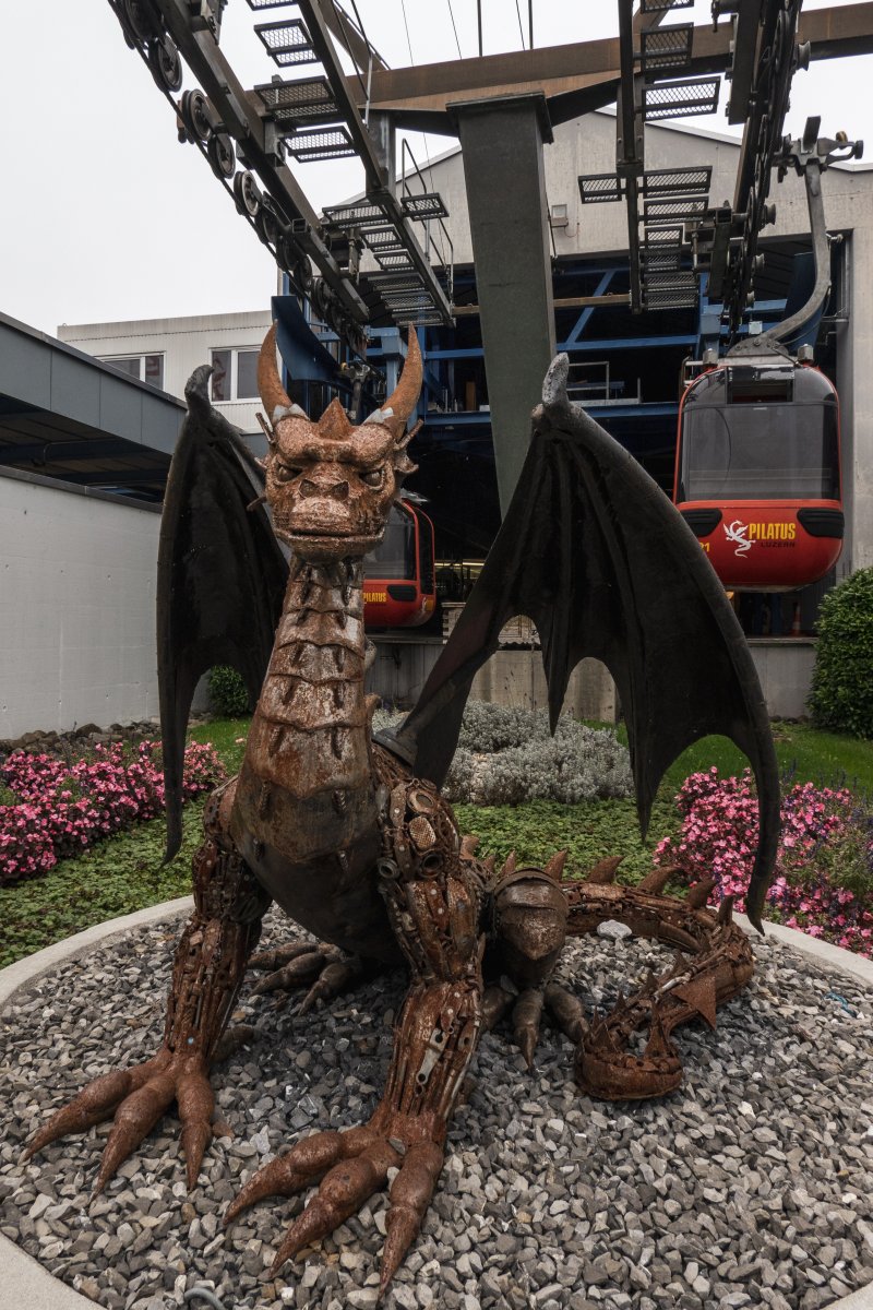 Talstation Pilatus-Seilbahn in Kriens mit Drachen