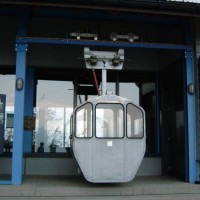 Kabine der ehemaligen Kabinenbahn Kriens-Fräkmüntegg, Juli 2006