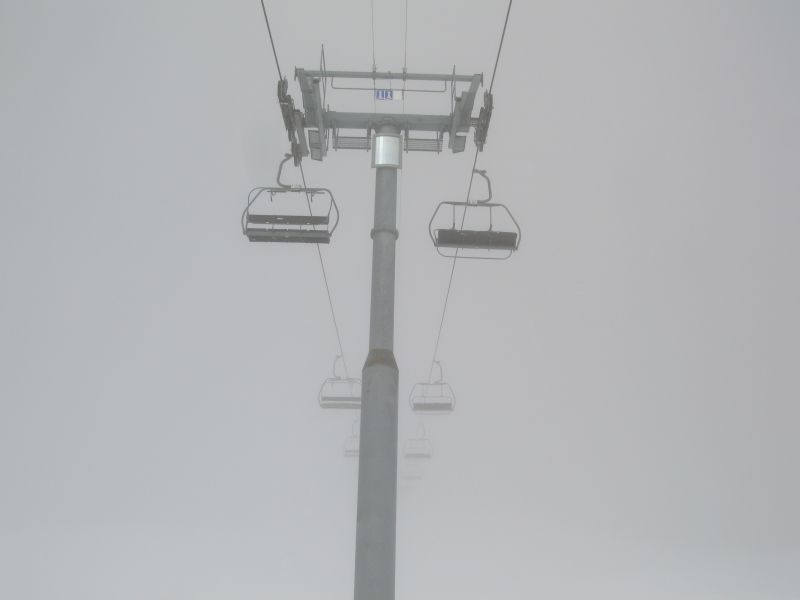 Sesselbahn Le Segneux-La Foilleuse, eine fixe Poma 4er Sesselbahn, März 2008