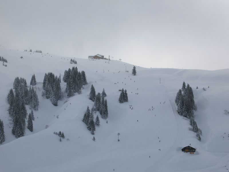 Blick auf die Bergstation des Schlepplifts Léchereuse, März 2008