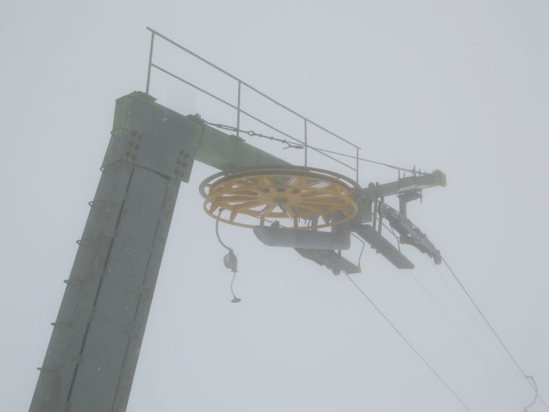 Bergstation des Von Roll-Schlepplifts Marcheuson, März 2008