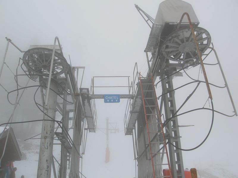 Gleich daneben beginnen auch die beiden Schlepplift Sépaz-Culet. Auch sie stammen beide aus dem Hause Poma, der linke ist aber wesentlich älter als der rechte, März 2008