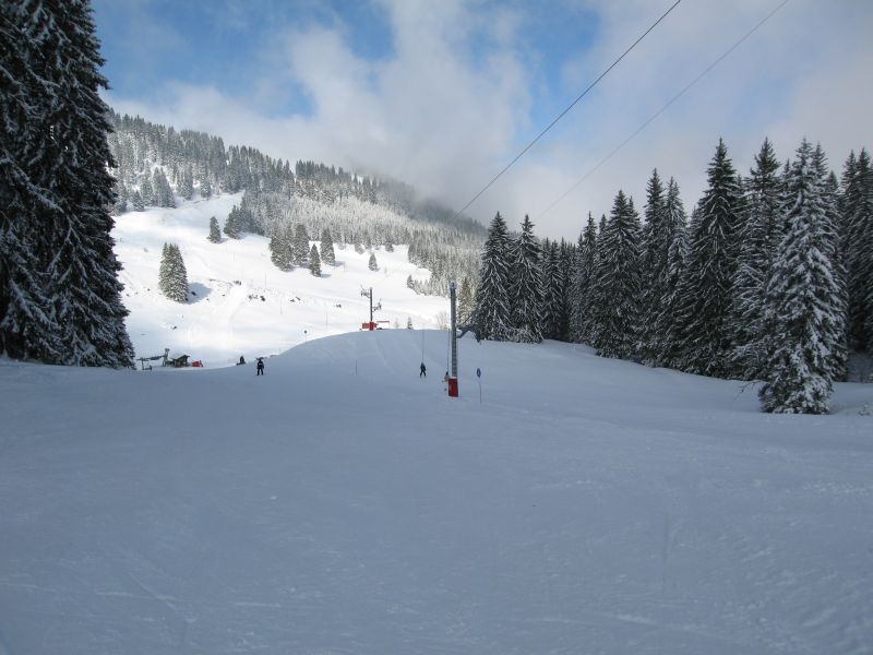 Strecke des flachen Schlepplifts Pré la Vieille, März 2008