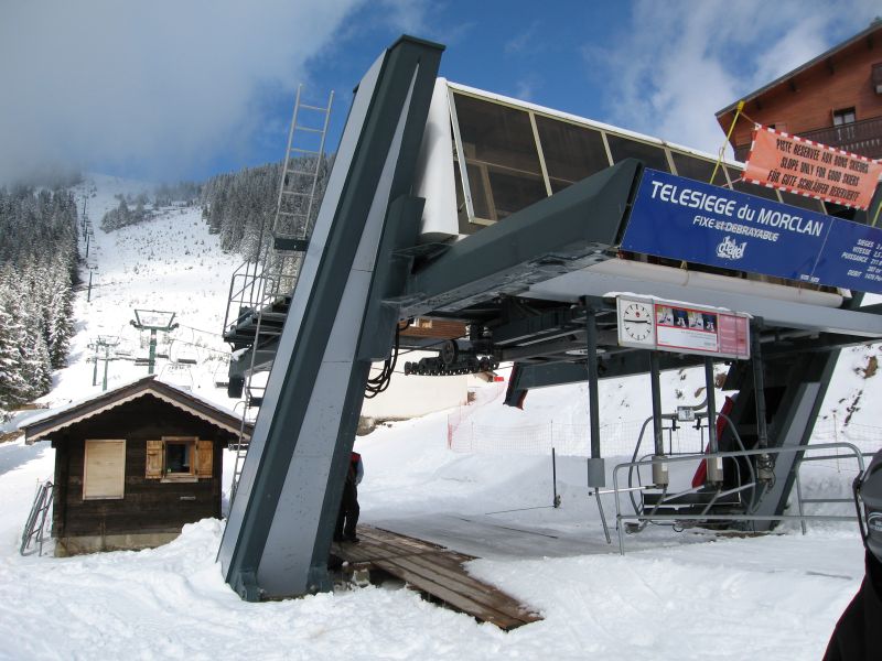 Noch viel wichtiger ist aber die Rolle der Sesselbahn Morclan anzusehen, denn sie ist die einzige Verbindung von Morgins und Châtel nach Torgon. Aus diesem Grund kommt es hier besonders zu Stosszeiten zu langen Wartezeiten, März 2008