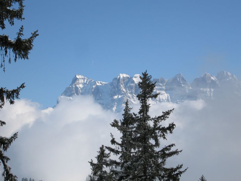 Zoom zu den Dents du Midi, Wahrzeichen der Portes du Soleil, März 2008