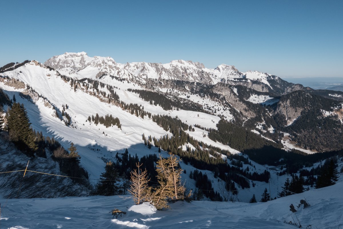 Panorama vom Tête du Tronchey auf das Skigebiet Torgon Richtung Genfer See