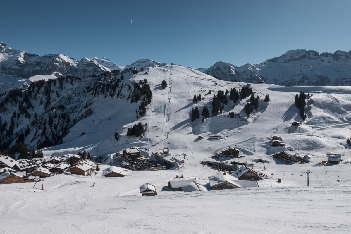 Retortenstation Les Crosets in den Portes du Soleil mit Sesselbahnen
