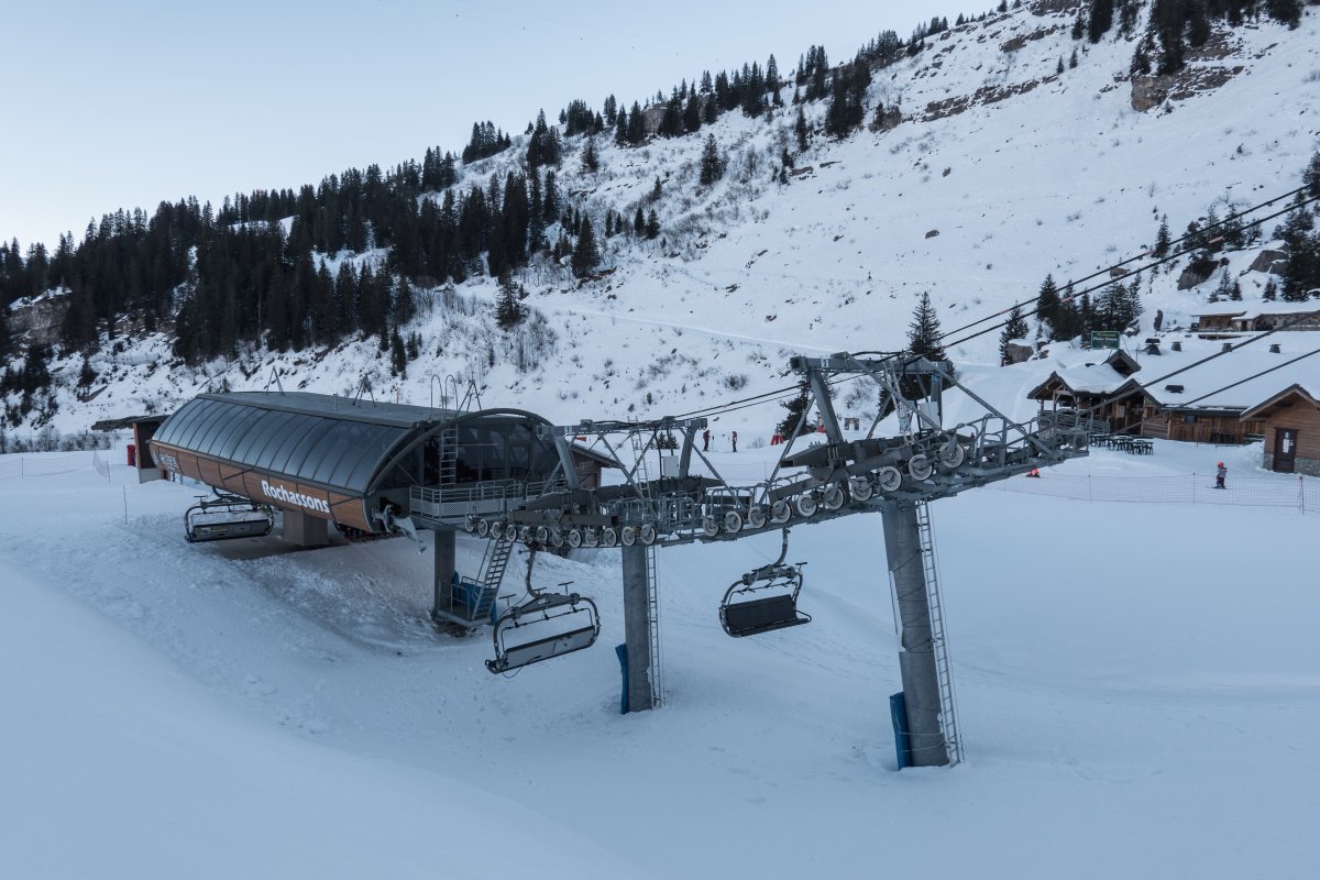 Talstation der Sesselbahn Rochassons im Skigebietsteil Châtel-Linga