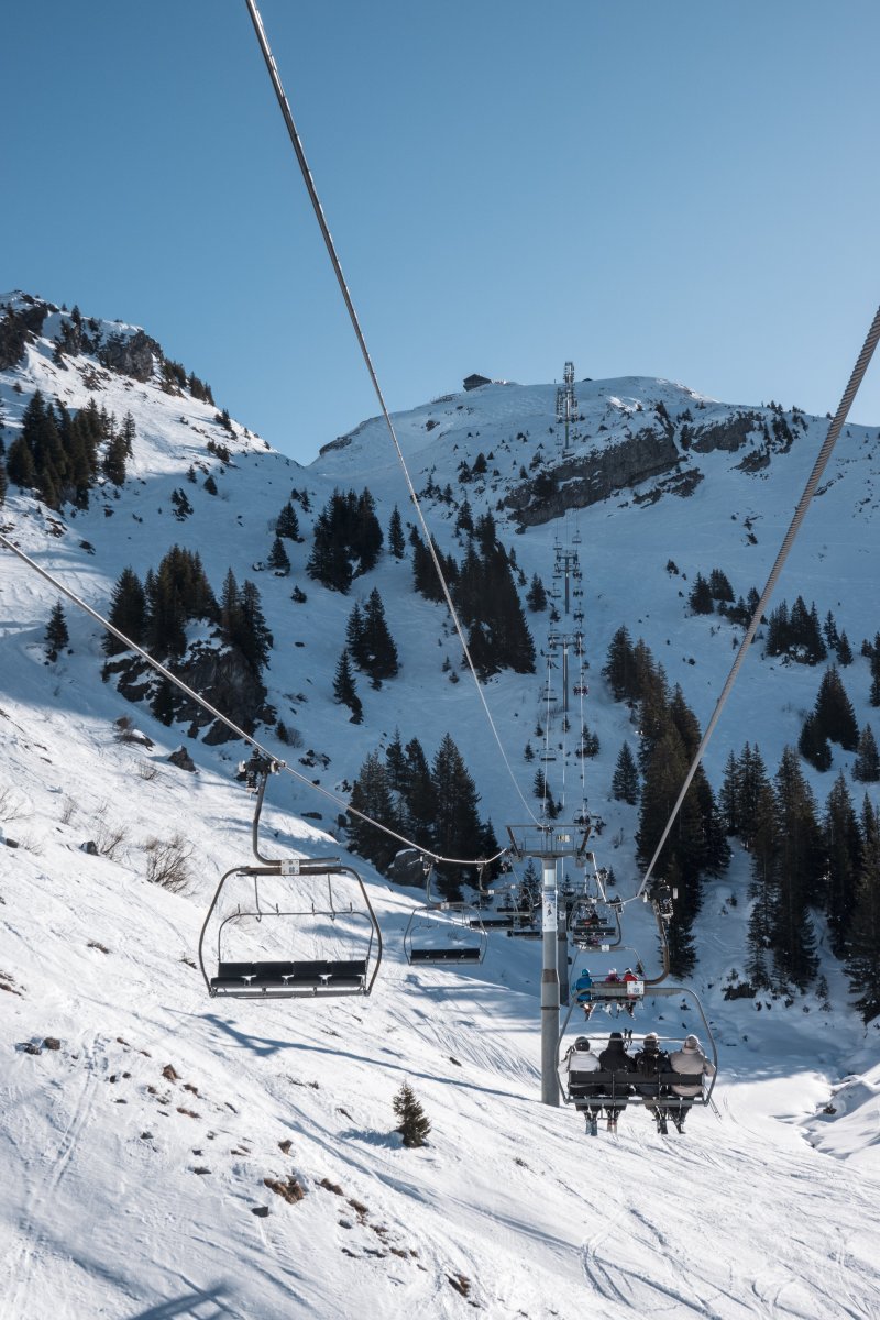 Obere Streckenhälfte der Sesselbahn Mossettes zum höchsten Punkt der Portes du Soleil