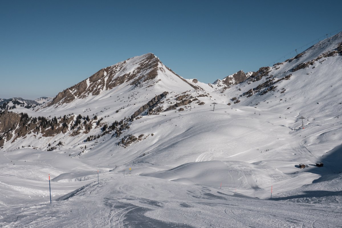 Skipiste Cuboré mit Sesselbahnen Cases und Mossettes im Hintergrund