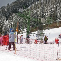 Talstation des Schlepplifts Chermillon, wieder ein Poma-Schlepplift und wieder ein grenzüberschreitender Lift, denn die Talstation befindet sich in Frankreich, die Bergstation hingegen in der Schweiz, März 2008