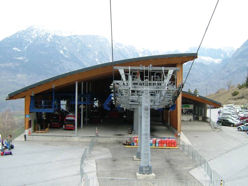 Talstation der Kabinenbahn Ried-Rosswald, April 2006