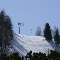 Blick zum Schlepplift Furggu mit Abfahrt, April 2009