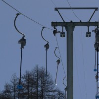 Schlepplift Furggu. Die Gehänge stammen grösstenteils von Borer, aber auch solche von Röhrs findet man, April 2009