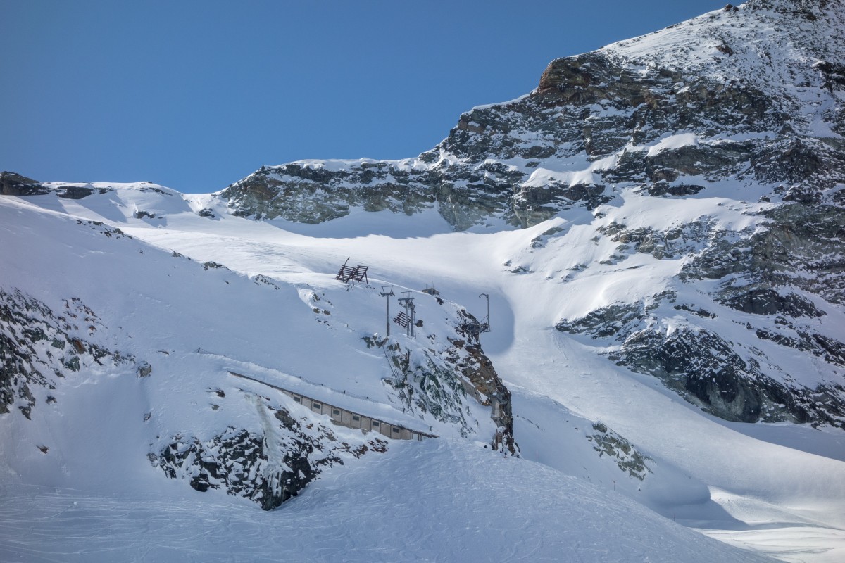Ruinen der ehemaligen Gletscherschlepplifte Egginer 1 + 2, April 2018