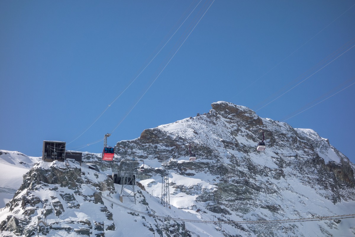 Luftseilbahn Saas Fee-Felskinn und Kabinenbahn Maste 4-Felskinn (Alpinexpress), April 2018