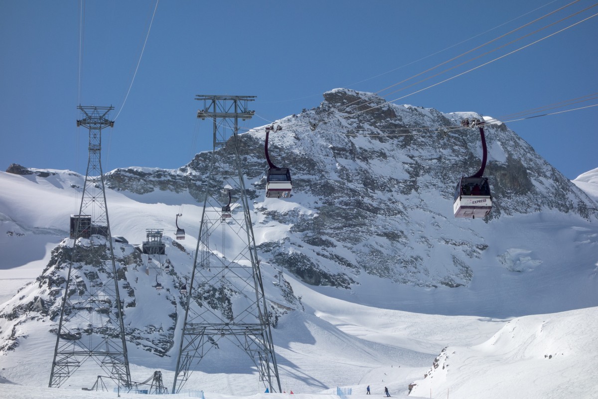 Luftseilbahn Saas Fee-Felskinn und Kabinenbahn Maste 4-Felskinn (Alpinexpress), April 2018