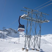 Luftseilbahn Saas Fee-Felskinn und Kabinenbahn Maste 4-Felskinn (Alpinexpress), April 2018