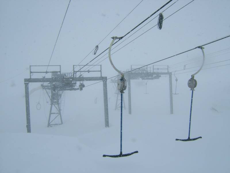 Talstationen der Schlepplifte Mittelallalin, April 2006