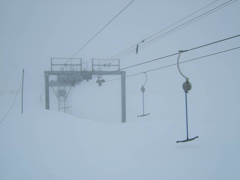Talstation des Schlepplifts Mittelallalin 1, April 2006