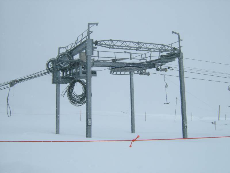 Bergstation des Schlepplifts Längfluh-Panoramaplatz, April 2006